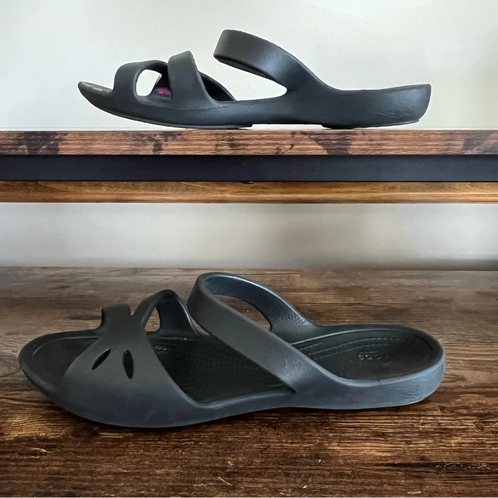 Crocs Black Kelli Iconic Rubber‎ Straps Flat Sandals women's 8 - Picture 10 of 11